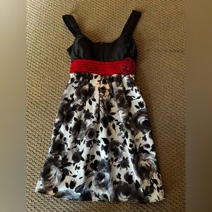 Cute City Triangles dress size 7